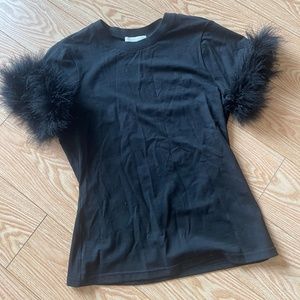 Cinq a Sept - black t-shirt w fluffy sleeves XS